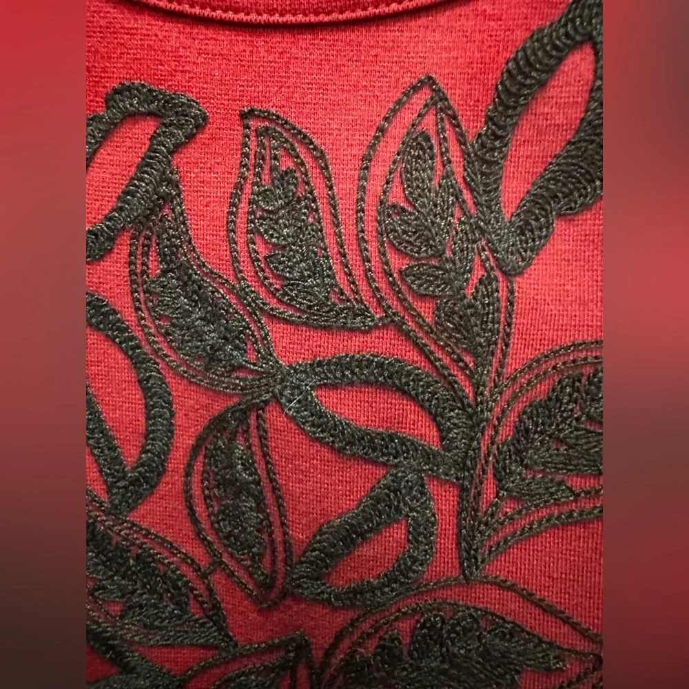 Bob Mackie Wearable Art Size 1X Maroon/Black Embroidered Tank Top NWOT - Picture 4 of 5